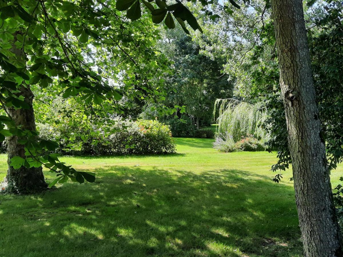Manoir Des Tuileries Du Buisson Bed & Breakfast Verneuil d'Avre et d'Iton Bagian luar foto